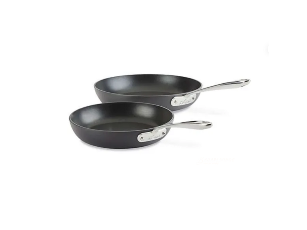 Handle angle of Misen's nonstick frying pan - comfortable grip and maneuverability.