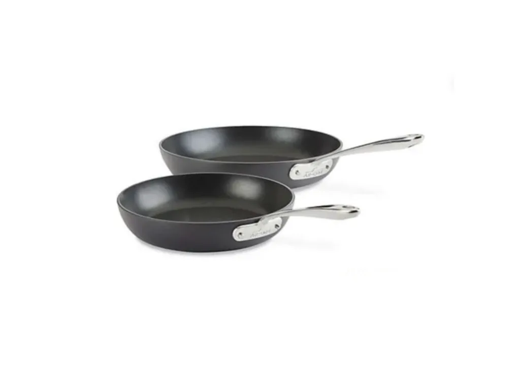 6 0 9 Handle angle of Misen's nonstick frying pan - comfortable grip and maneuverability.