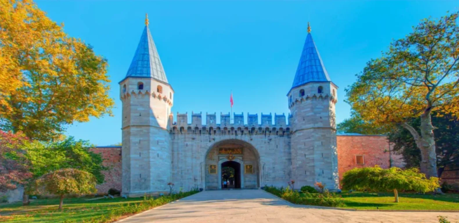 places to visit in istanbul: Topkapi palace - istanbul, Turkey