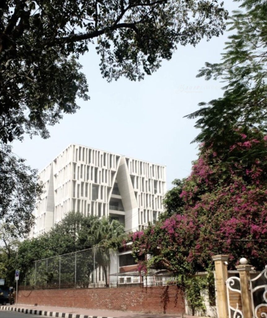 Gulshan Society Mosque is one of the peaceful places to visit in Dhaka