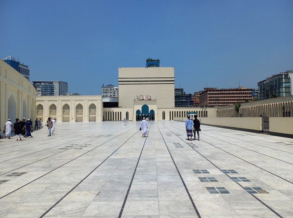 Baitul Mukarram National Mosque - must-see places to visit in Dhaka