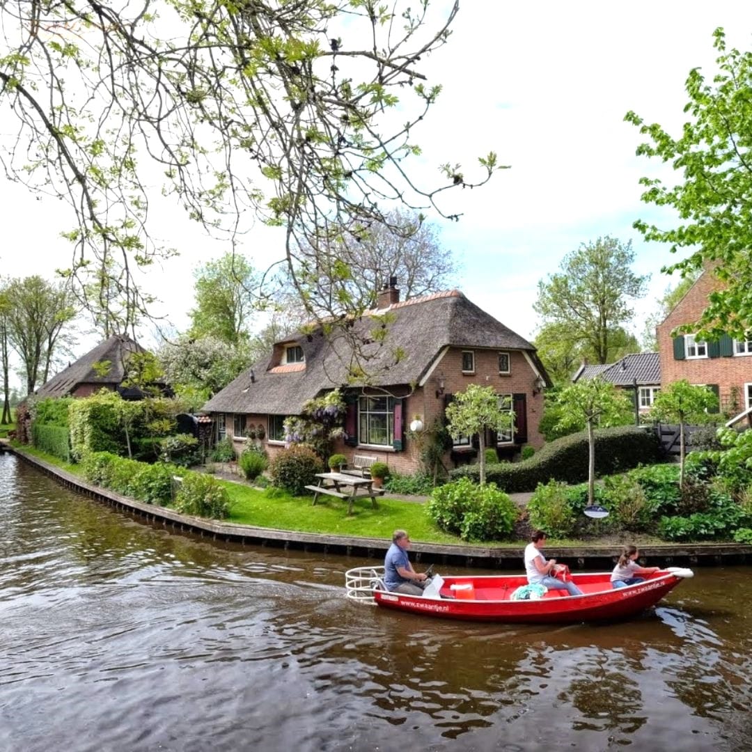 Discover Giethoorn, Netherlands: A Hidden Gems in Europe